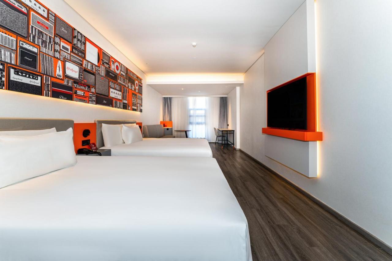 Ibis Styles Hotel - 260M From Guangji Street Subway Station Сіань Екстер'єр фото