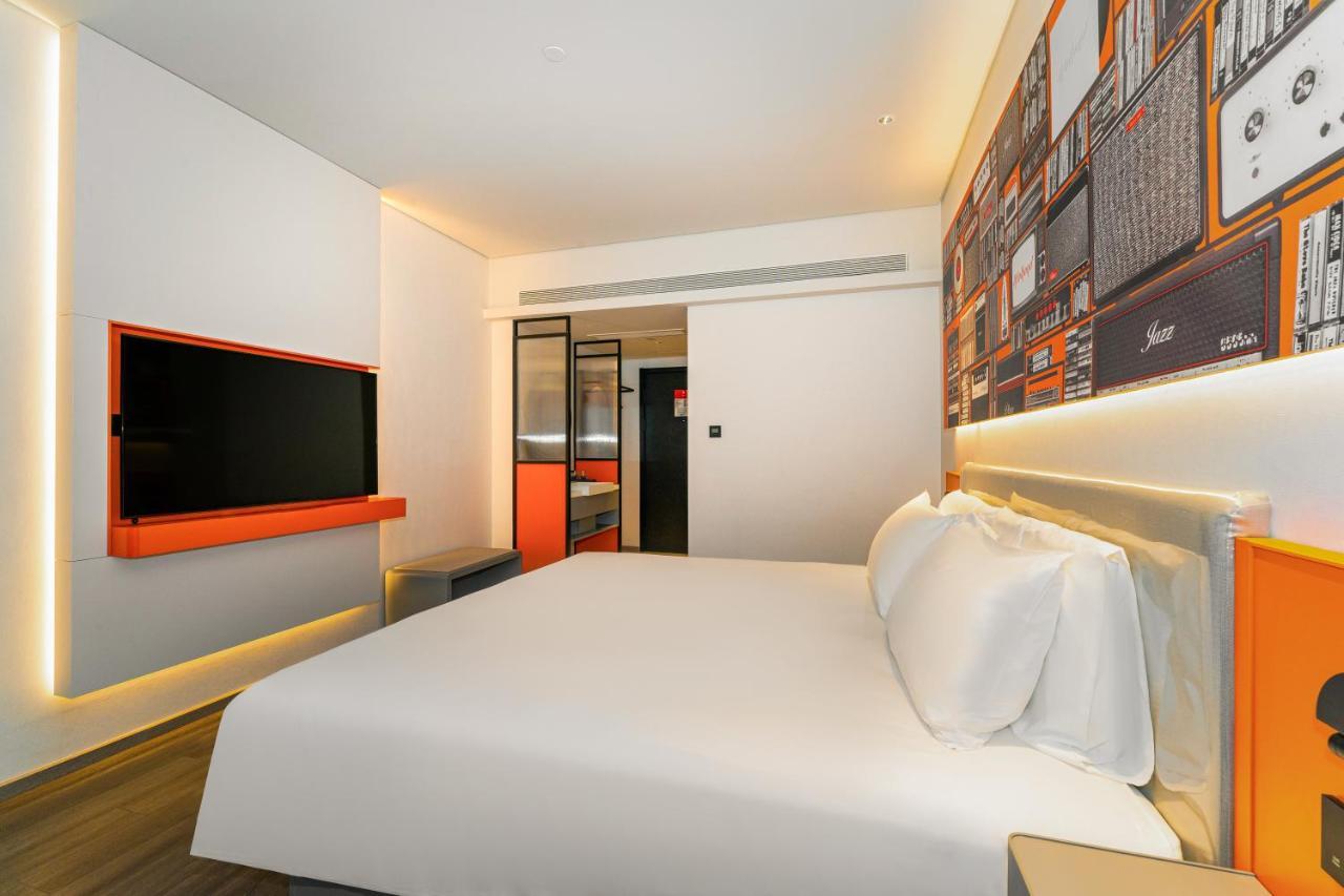 Ibis Styles Hotel - 260M From Guangji Street Subway Station Сіань Екстер'єр фото
