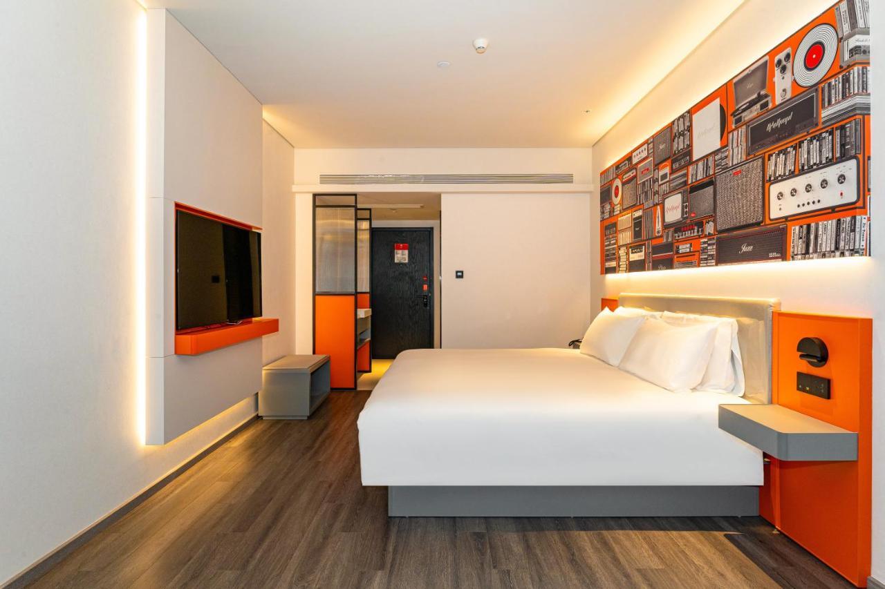 Ibis Styles Hotel - 260M From Guangji Street Subway Station Сіань Екстер'єр фото