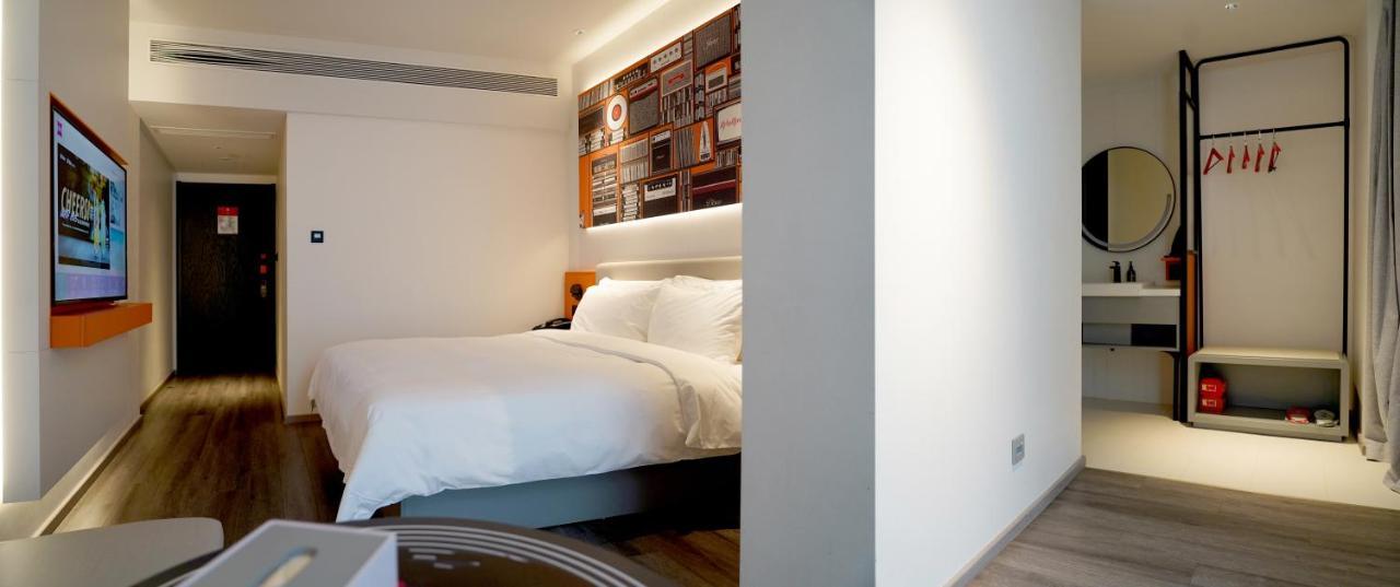 Ibis Styles Hotel - 260M From Guangji Street Subway Station Сіань Екстер'єр фото
